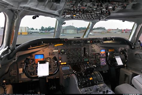 McDonnell Douglas DC-8-73(F) aircraft picture Helicopter Cockpit ...