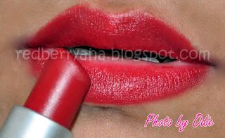 Random Beauty by Hollie: REVIEW: Revlon Matte Lipstick "In the Red"