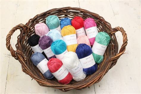 A Beginners Guide to Knitting Yarn.