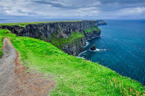 How to Hike the Cliffs of Moher in Ireland