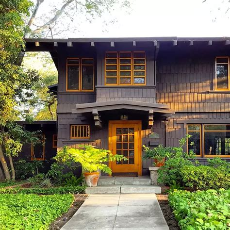 11 Craftsman House Colors to Inspire Your Renovation | Craftsman house ...