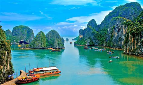 Download Halong Bay, Vietnam | Wallpapers.com