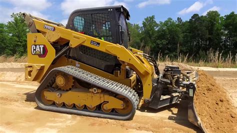 Cat® Skid Steer and Compact Track Loaders D3 Series | At Work - YouTube