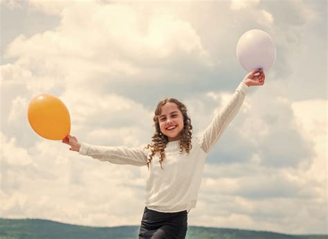 Key Differences Between Air-Filled And Helium Balloons