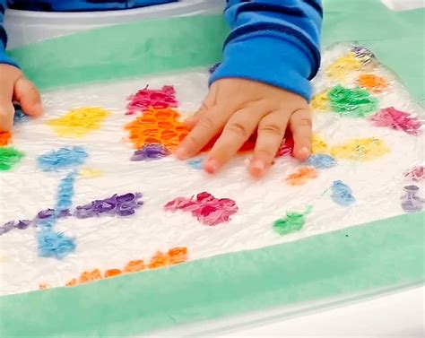 BABY MESS FREE BUBBLE WRAP PAINTING - Hello Wonderful