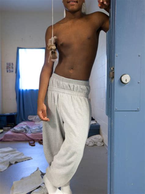 "Juvenile in Justice" photo project captures kids behind bars - CBS News