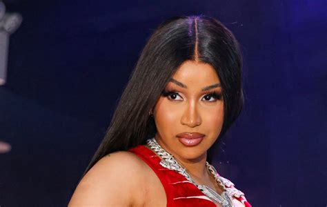 Cardi B throws mic at fan who splashed her drink on stage (Video ...