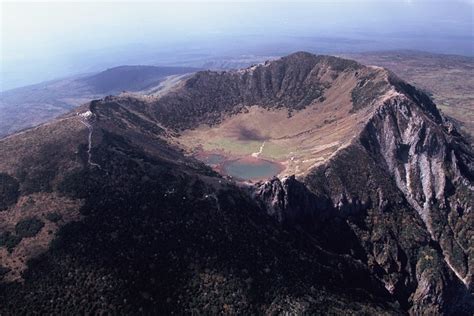 Discover Volcanic Island and Jeju Tunnels - Discover the World