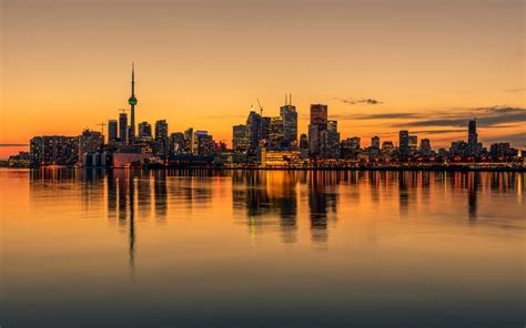 HD Wallpaper: Toronto's Stunning Man-Made Skyline at Dusk