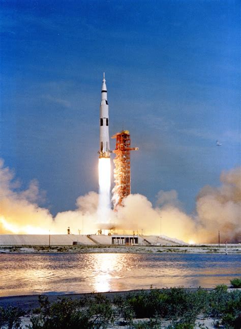 Space in Images - 2009 - 06 - Apollo 11 launch