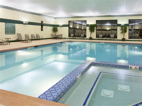 Hotels in Bolingbrook | Holiday Inn & Suites Bolingbrook