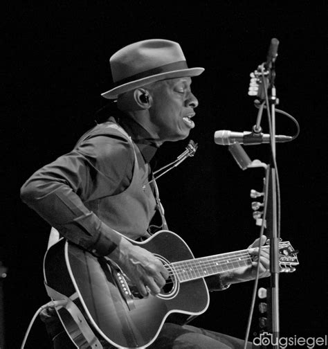 Keb Mo Performs at The Taft Theater ~ Concert Photos Magazine - Live ...