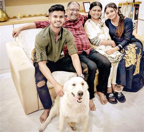 Family forever! Shreyas Iyer shares photo with father, mother and sister