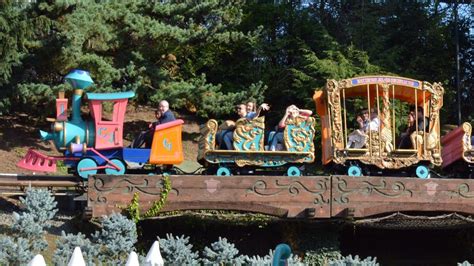 Casey Jr. Circus Train at Disneyland Paris Full Ride Experience HD (Le ...