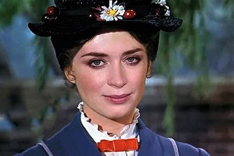 First Look: Emily Blunt as Mary Poppins, Supercalifragilisticexpialidocious