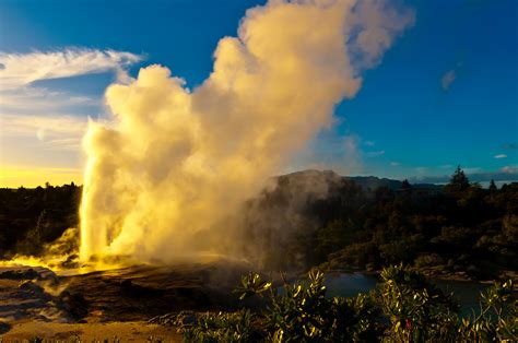 The 30 meter high Pohutu Geyser erupting, Te Puia (New Zealand Maori ...