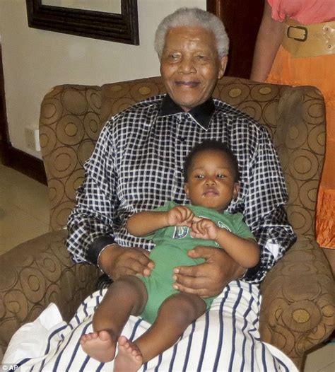 Nelson Mandela poses with his youngest great grandson in first picture ...