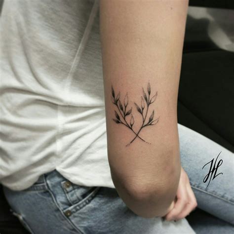 Minimalist tattoo by Marjorianne | Minimalist tattoo, Picture tattoos ...