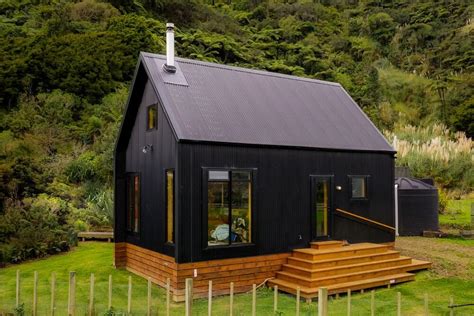 Living Big in a Tiny House - Amazing Off-Grid Tiny House Has Absolutely ...