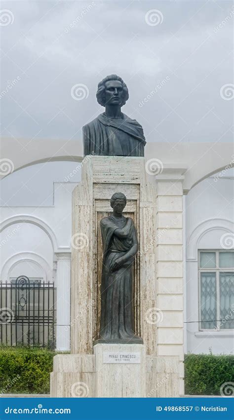 Die Statue (Monument) Des Nationaldichters Mihai Eminescu, Constanta ...