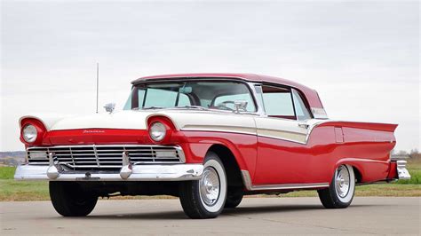 1957 Ford Fairlane 500 Skyliner – Thuy San Plus