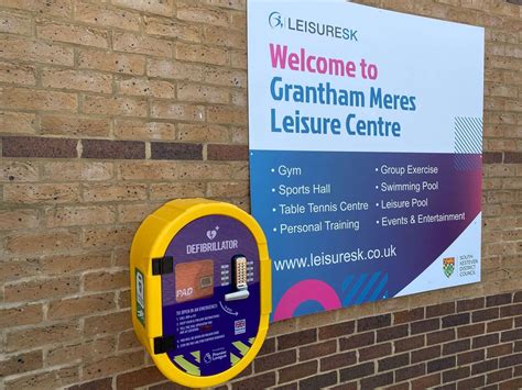 Grantham Meres Leisure Centre receives new life-saving defibrillator