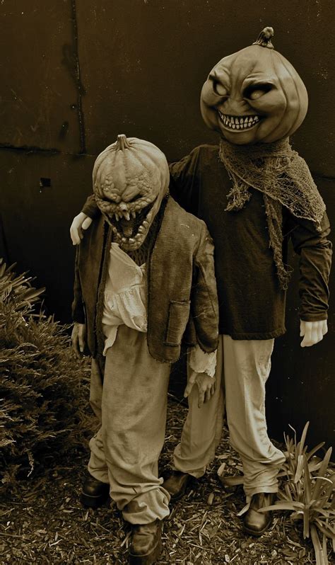 This is so creepy | Vintage halloween costume, Vintage halloween photos ...