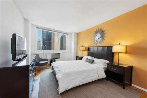 Two Bedroom Apartments Nyc : Tour a $300,000-a-Month New York City ...