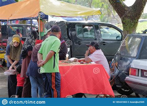 The Activities of People in the Traditional Market at Pasar Minggu in ...