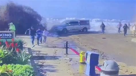 Watch: Rogue wave crashes ashore in Ventura – NBC Los Angeles