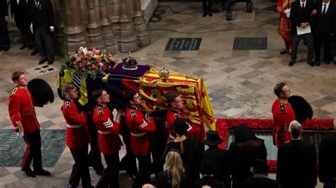 Queen Elizabeth's Coffin is on its Final Journey From Westminster Abbey ...