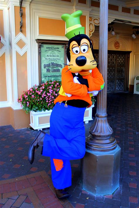 Meeting Goofy | Goofy disney, Disney friends, Disney characters goofy