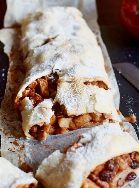 Apple Strudel With Puff Pastry (German Apfelstrudel) - Elavegan