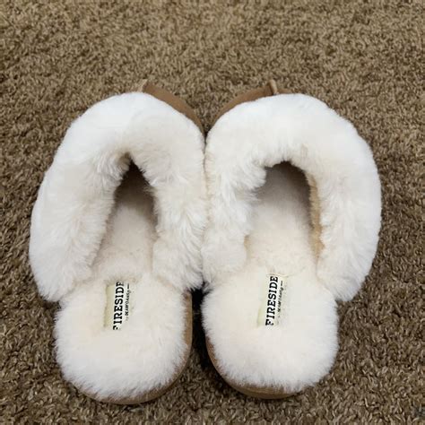 Dearfoam slippers never worn Size 7 but can fit. 6... - Depop