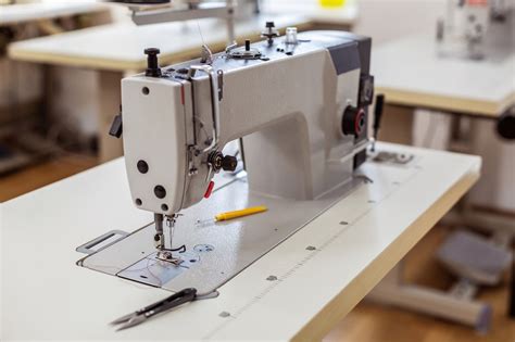 Best Industrial Sewing Machine of 2025 Reviewed and Compared