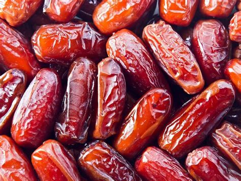 What Is the Best Way to Chop Dates? | Chef Reader