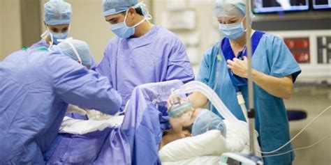 What does an anesthesiologist do? - CareerExplorer