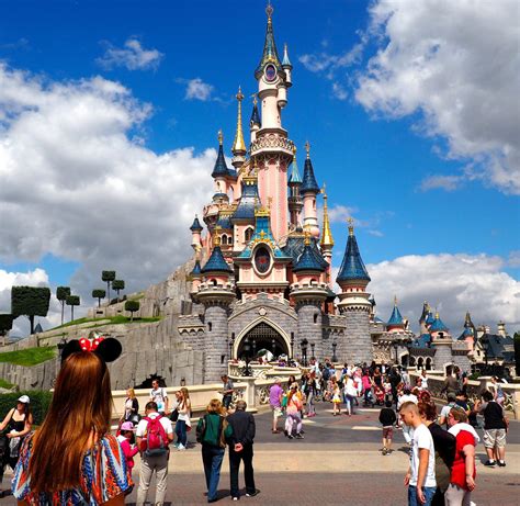 10 Tips for your Visit to Disneyland Paris - Traveler's Little Treasures