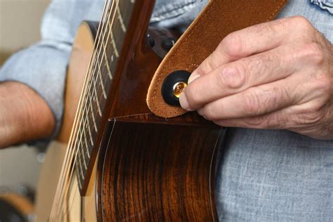 Best Strap Locks for Acoustic Guitar [Expert Top 3 Picks]