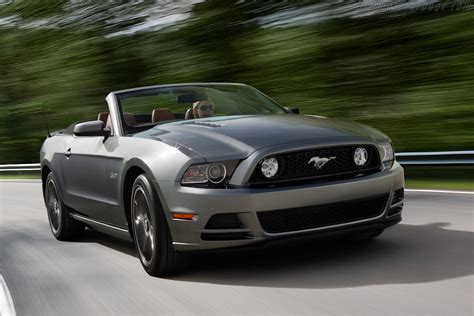 2012 - 2015 Ford Mustang GT Convertible - Images, Specifications and ...