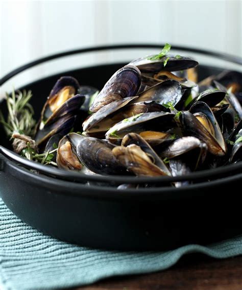 Moules marinière with cream, garlic and parsley recipe | Recipe ...