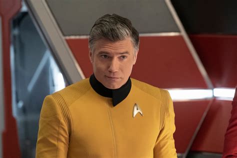 Star Trek: Strange New Worlds Star Anson Mount Talks Redefining Pike