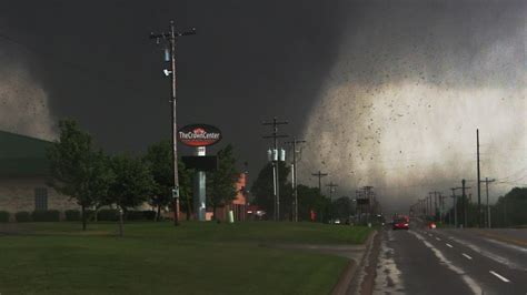 Moore Oklahoma EF-5 Tornado Video! 5/20/13 - YouTube