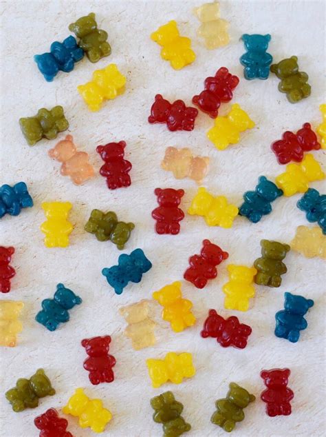 Vegan Gummy Bears (No Gelatin Gummies Recipe) - Elavegan