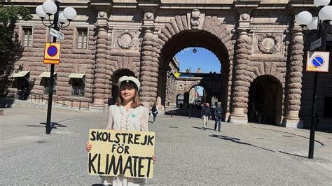 Climate activist Greta Thunberg graduates from 'school strikes' - BBC News