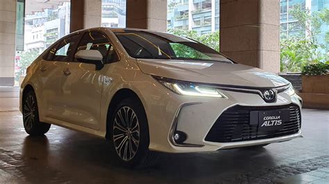 2020 Toyota Corolla Altis 1.8 V Hybrid: Specs, Prices, Features