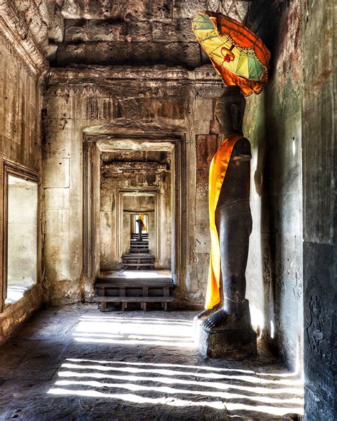 Inside angkor wat | JuzaPhoto