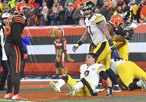 Instant analysis: Steelers-Browns ends in brawl. Here's what people are ...