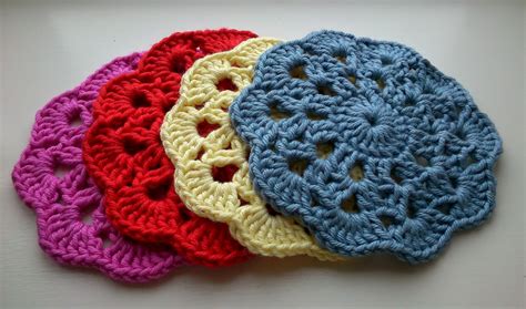 crochet coasters (free pattern)