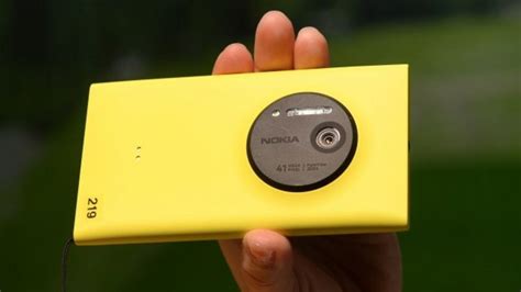 Nokia unveils Lumia 1020 phone with 41 megapixel camera - BBC News